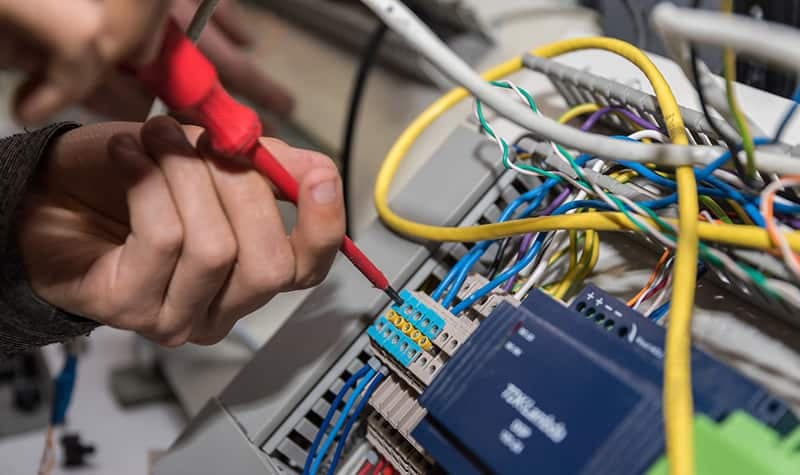 E+Service+Check GmbH: Prüfung ortsveränderlicher elektrischer Betriebsmittel mit höchsten Standards
