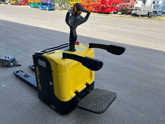 Wie Sie eine hochwertige Arbeitsbühne kaufen und Kosten sparen