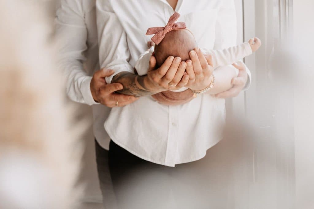 Newborn Fotoshooting für ruhige, zarte und ehrliche Babybilder
