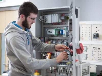 DGUV V3 Prüfung: Ihre Verantwortung als Arbeitgeber
