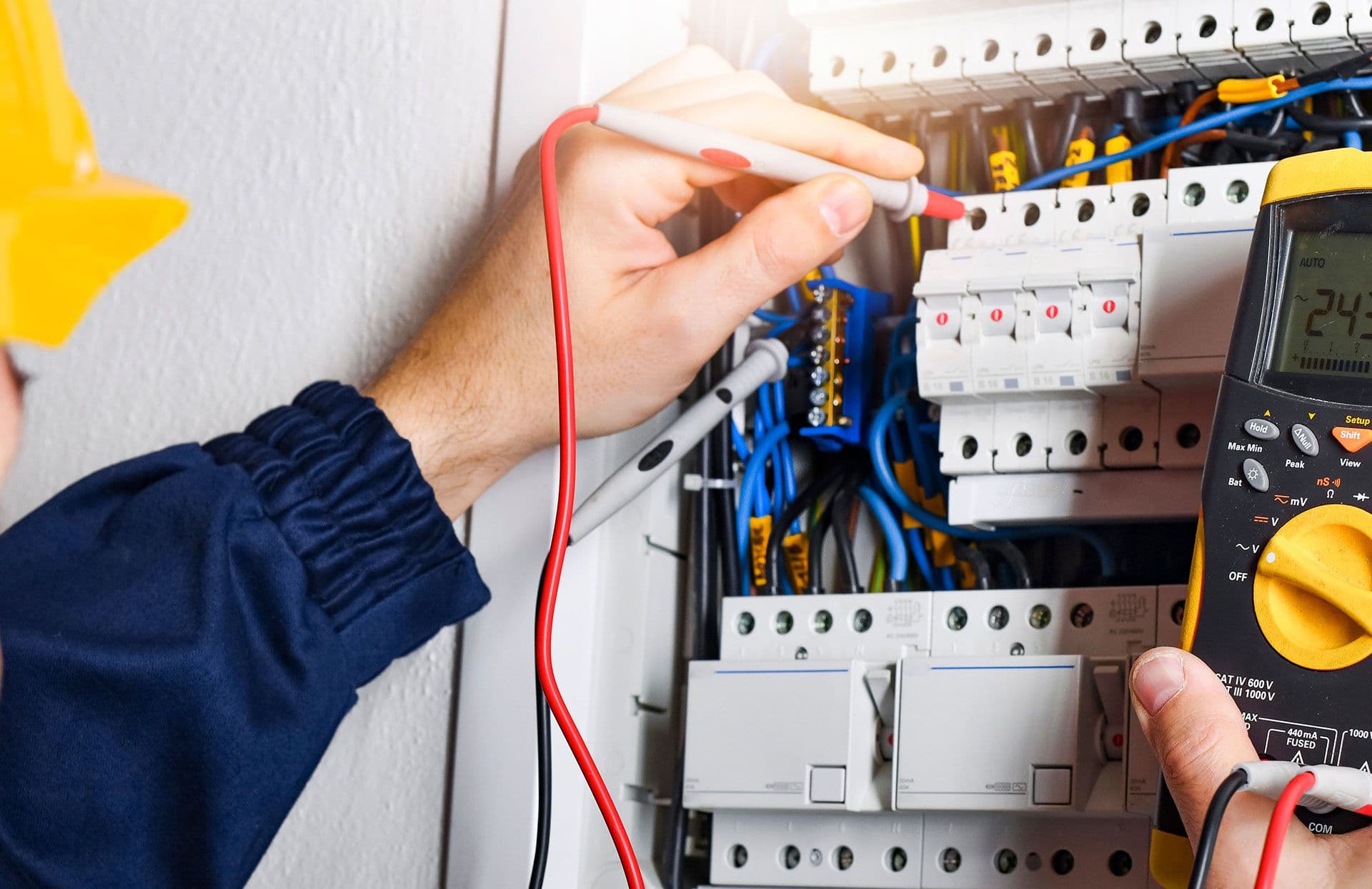 Zertifizierte Fachkräfte für die Prüfung ortsfester elektrischer Anlagen