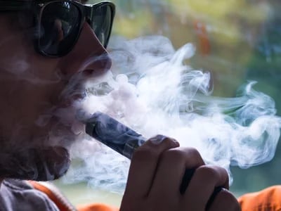 Die Al Fakher 30K Hypermax begeistert mit 30.000 Zügen und exquisiten Aromen