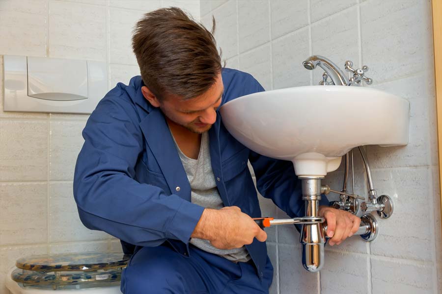 Rohrreinigung bei überlaufenden Toiletten: Sofortige Hilfe