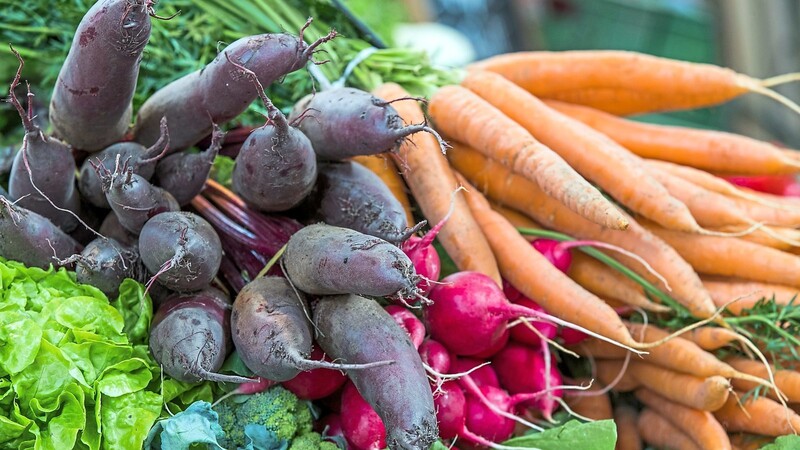Von Açaí bis Zitrus: Ernährungstipps für ein energiegeladenes Leben im digitalen Dschungel